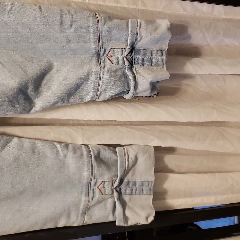 Red Rivet Capris Sz 5 - Picture 3 of 5